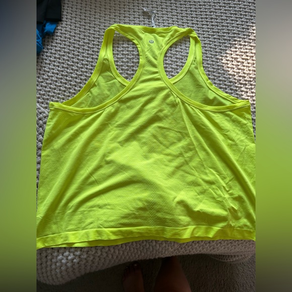 Lululemon Swiftly Tech Racerback Tank 2.0- Race Length- Highlight Yellow- Sz 16 - Picture 2 of 3